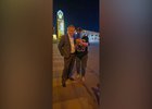 Губернатор общается с жителями. Фото взято из телеграм-канала «Шишкин лес live»