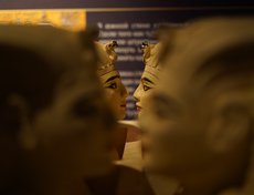 Ученые предполагают, что крышки изображают голову Тутанхамона