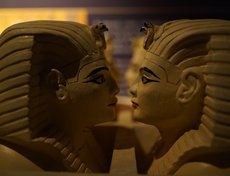 Канапоны  — ритуальные сосуды для хранения и защиты внутренних органов, извлеченных из тела при мумификации