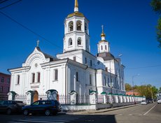 Харлампиевский Михайло-Архангельский храм (ул. 5-й Армии, 59). Первый и единственный морской храм города Иркутска. В 19 веке в нем священнослужители благословляли моряков перед плаванием.