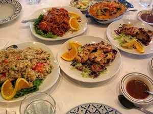 Тайская кулинария — яркий пример кухни, которая почти не путешествует. Повторять тайские блюда в холодной России крайне сложно, но возможно.