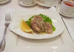 Чесноков дегустировал сибирскую закуску в иркутских ресторанах