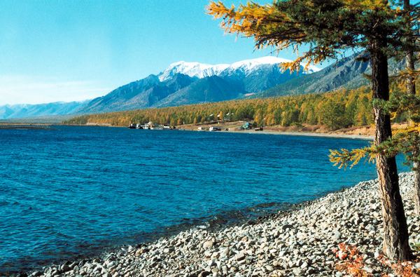 На берегу Байкала. Фото с сайта  www.irport.ru