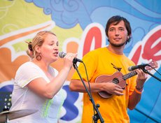Выступает студия этнических барабанов «Jam-бей»