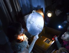 В полумраке старинного дома гости узнали много интересных историй о семье Владимира Платоновича Сукачева.