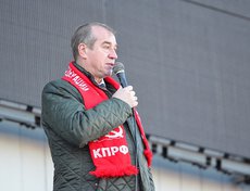 7 ноября на площади перед дворцом спорта «Труд» состоялся митинг в честь 98-й годовщины Октябрьской революции.