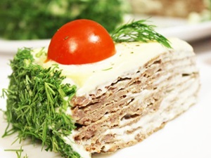 Даже если вы не любите печень, такая закуска придется вам по вкусу. Торт получается нежным и очень вкусным.