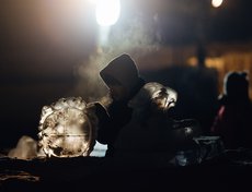 Работы велись и днем, и ночью.