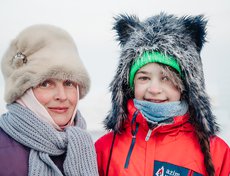 Татьяна Валерьевна (преподаватель в школе Корнева) и ее дочь Варвара (ученица шестого класса). Участвуют в строительстве иордани с 2014 года.