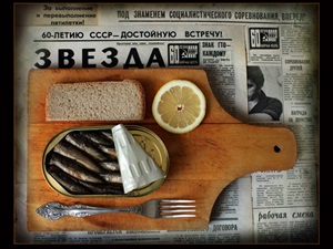 Шпроты в масле — очень популярный продукт на нашем столе. Это вкус детства, вкус праздничного стола, вкус дефицитного продуктового заказа.