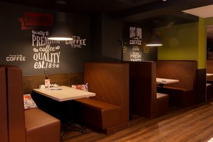 Здесь вы можете насладиться вкусной едой, не только кофе.