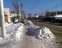 Улица Трилиссера от Лебедева-Кумача до Байкальской. Чистили один раз в этом году, затем просто стали скидывать на тротуары снег с дороги. Фото Евгения Соколова