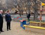 Дмитрий Медведев и губернатор Иркутской области Дмитрий Мезенцев побывали в одном из дворов Иркутска