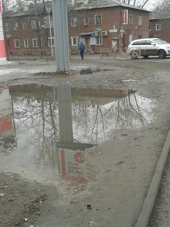 Улица Воронежская, напротив и рядом с остановкой «Кая». Фото Марины Евстратенко