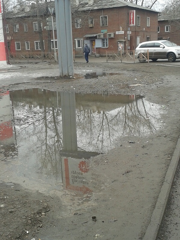 Улица Воронежская, напротив и рядом с остановкой «Кая». Фото Марины Евстратенко