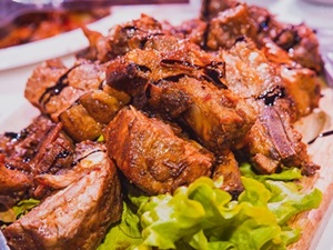 Вкусное предложение от ресторана «Мамай»: неограниченное количество мяса всего за 900 рублей.