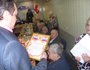 Вручение благодарности от городского совета ветеранов