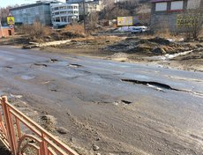 Дорога в микрорайоне Первомайский около дома №44. Фото Андрея Беркетова