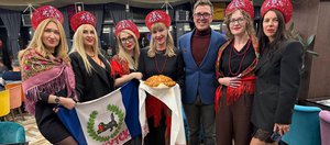 Как иркутянки в кокошниках стали героинями концерта Надежды Кадышевой?