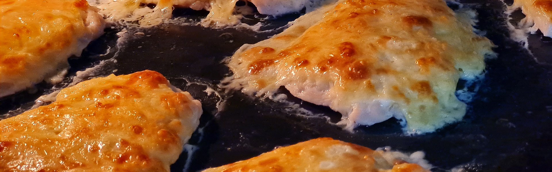 Мясо под сырной шубкой: готовим горячее для праздничного стола