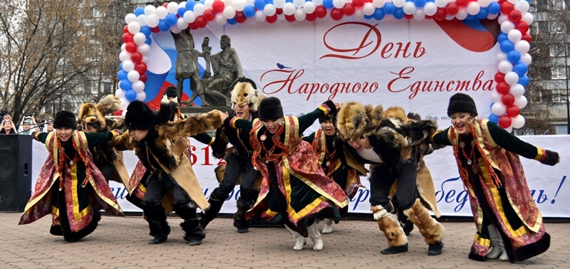 Основные праздничные мероприятия прошли в сквере Кирова.