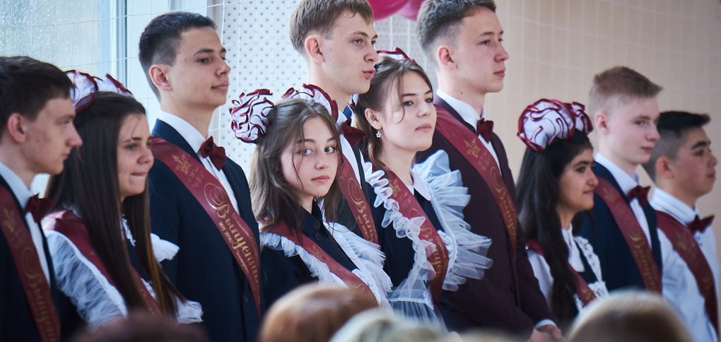 В школах прошли торжественные линейки.