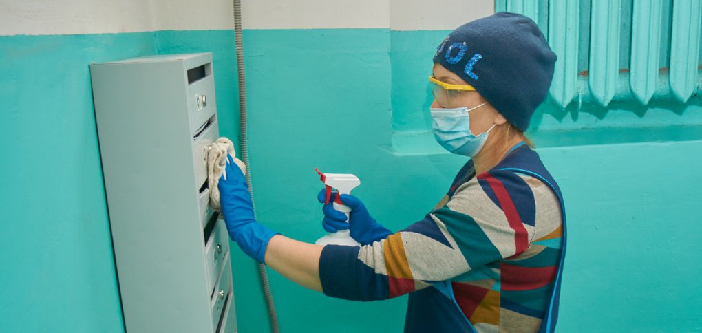 Работы проводят регулярно управляющие компании.