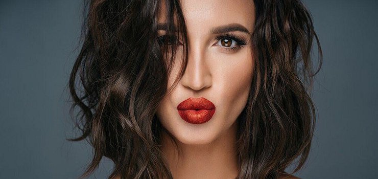 Певица приезжает в Иркутск.